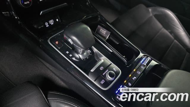 Kia Stinger 2018 — ფოტო 7/20