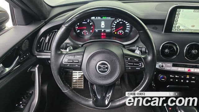 Kia Stinger 2018 — ფოტო 5/20