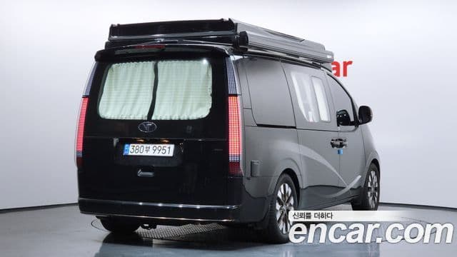 Hyundai Staria 2022 — ფოტო 2/20