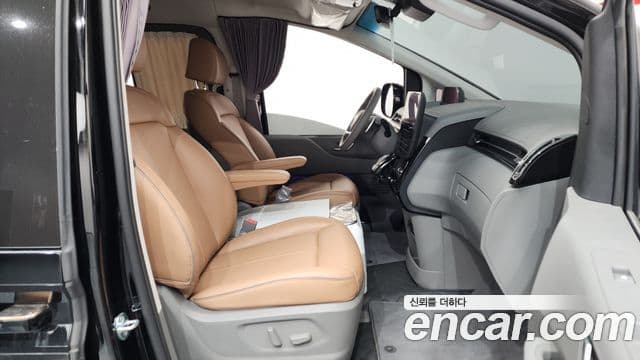 Hyundai Staria 2022 — ფოტო 11/20