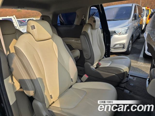 Kia Carnival 2023 — Şəkil 18/20