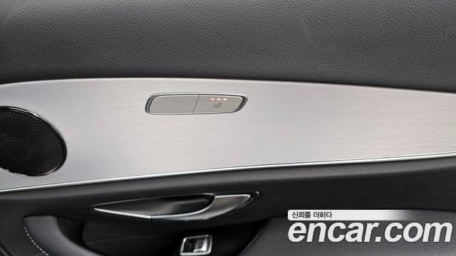 Mercedes-Benz E-Class 2020 — ფოტო 18/20