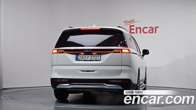 Kia Carnival 2021 — ფოტო 3/20