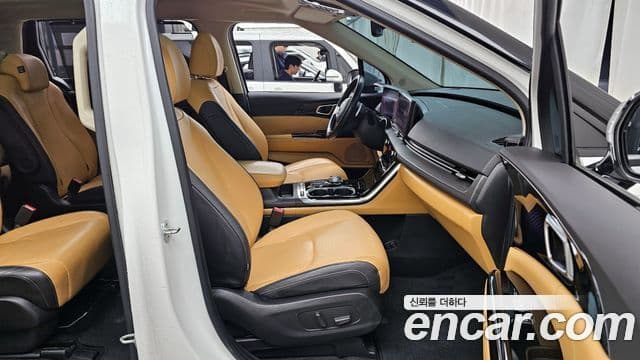 Kia Carnival 2021 — ფოტო 10/20