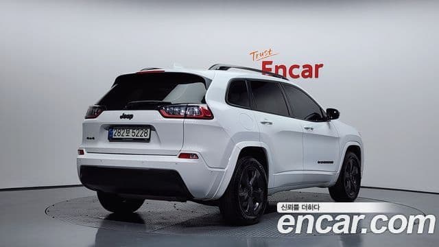 Jeep Cherokee 2021 — Фото 2/20