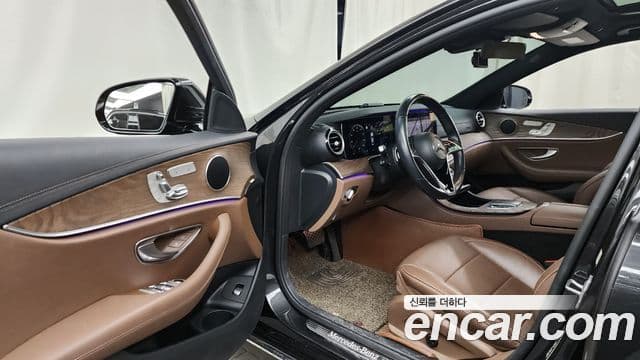 Mercedes-Benz E-Class 2020 — Photo 15/20