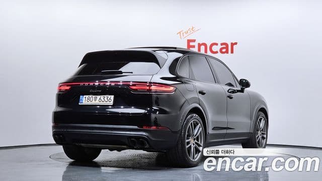 Porsche Cayenne 2022 — ფოტო 1/20