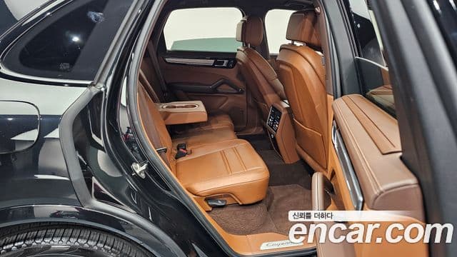 Porsche Cayenne 2022 — фото 11 из 20
