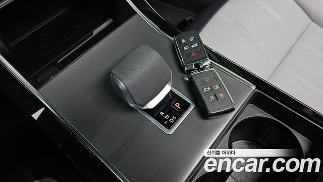 Land Rover Range Rover Evoque 2025 — ფოტო 8/20
