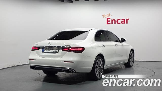 Mercedes-Benz E-Class 2023 — фото 2 из 20