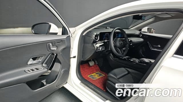 Mercedes-Benz A-Class 2019 — Şəkil 11/20