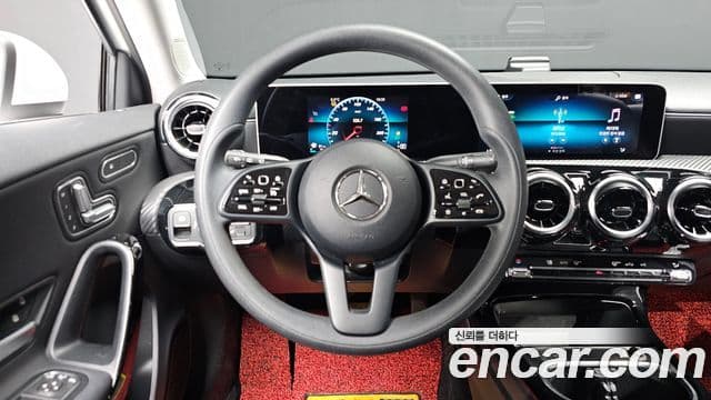 Mercedes-Benz A-Class 2019 — Şəkil 13/20