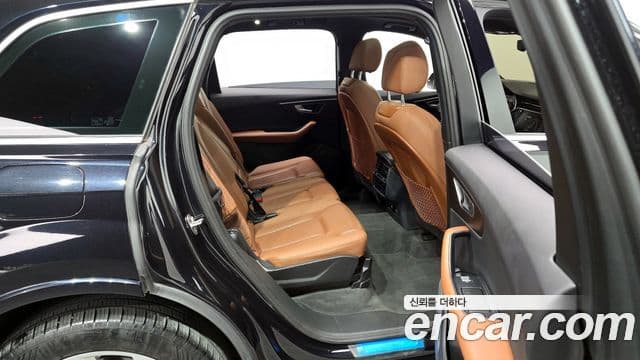 Audi Q7 2021 — фото 12 из 20