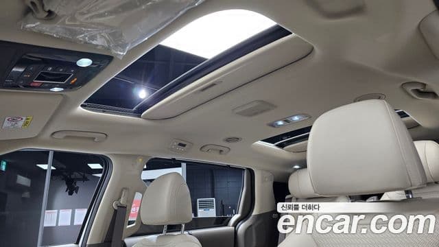 Kia Carnival 2023 — Фото 19/20