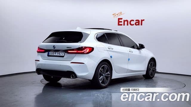 BMW 1 Series 2022 — Şəkil 2/20