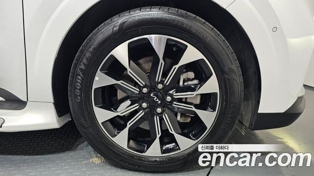 Kia Carnival 2021 — фото 5 из 20