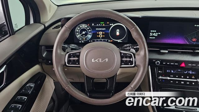 Kia Carnival 2021 — ფოტო 13/20