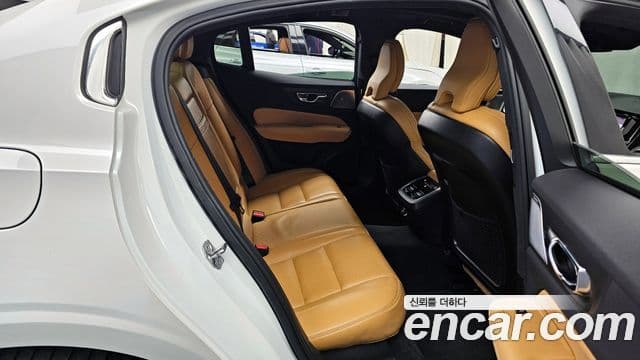 Volvo S60 2020 — Şəkil 12/20