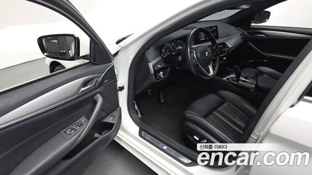 BMW 5 Series 2018 — Şəkil 12/20