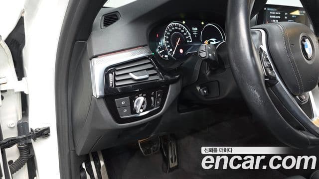 BMW 5 Series 2018 — Şəkil 13/20