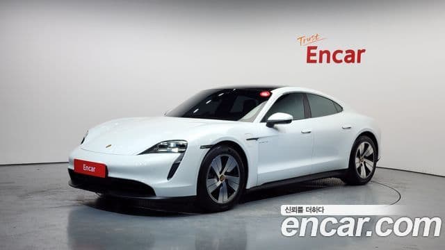 Porsche Taycan 2023 — Photo 14/20