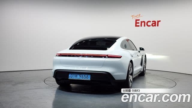 Porsche Taycan 2023 — Photo 4/20