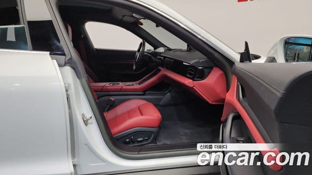 Porsche Taycan 2023 — Photo 9/20