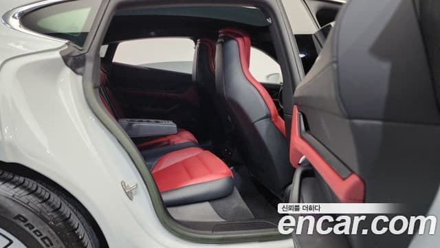 Porsche Taycan 2023 — Photo 17/20