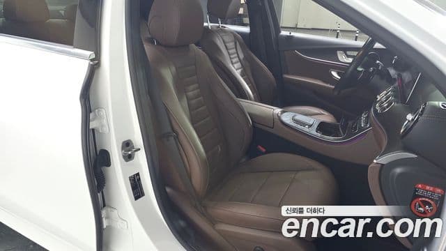 Mercedes-Benz E-Class 2022 — Şəkil 10/20