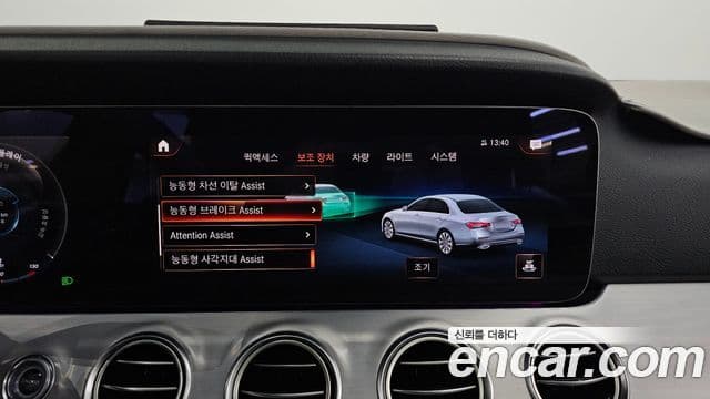 Mercedes-Benz E-Class 2021 — ფოტო 14/20