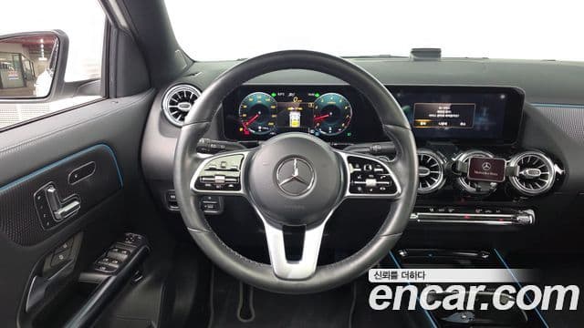 Mercedes-Benz GLA-Class 2021 — Şəkil 13/20
