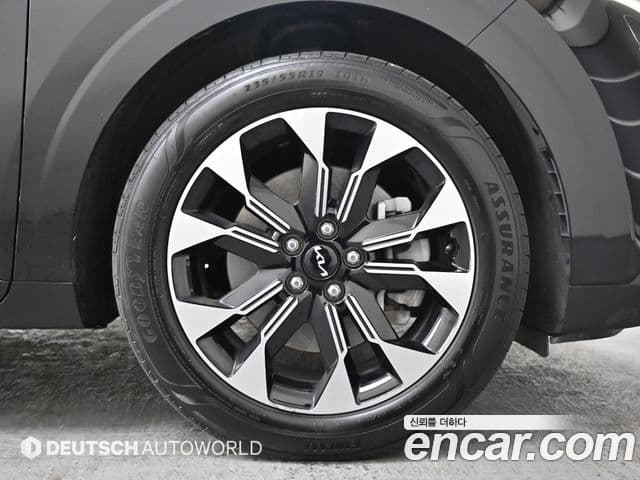 Kia Carnival 2023 — ფოტო 4/20