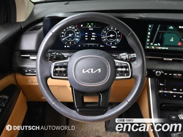 Kia Carnival 2023 — фото 12 из 20