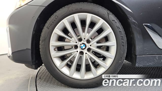 BMW 5 Series 2021 — ფოტო 5/20