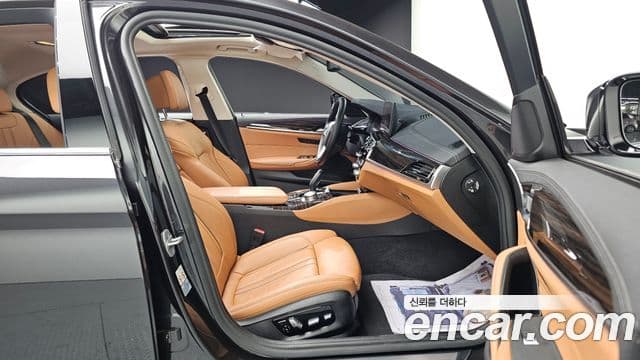 BMW 5 Series 2021 — фото 12 из 20