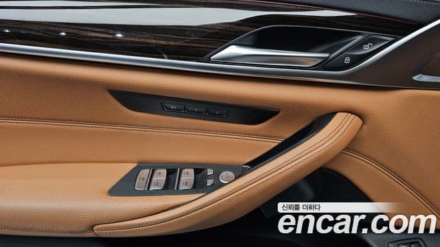 BMW 5 Series 2021 — ფოტო 13/20