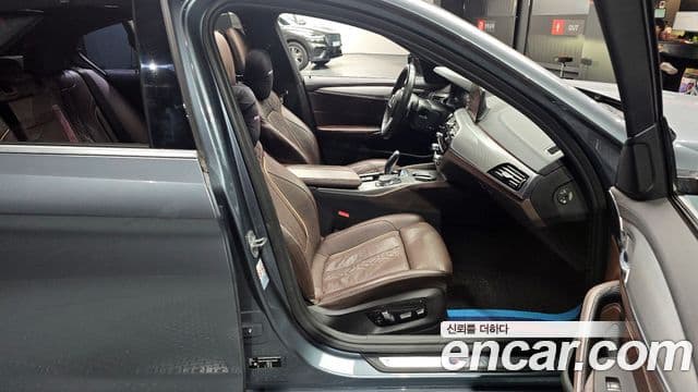 BMW 5 Series 2019 — Şəkil 11/20