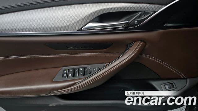 BMW 5 Series 2019 — Şəkil 17/20