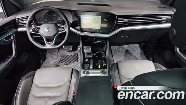 Volkswagen Touareg 2023 — ფოტო 7/20