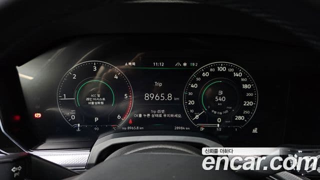 Volkswagen Touareg 2023 — ფოტო 8/20