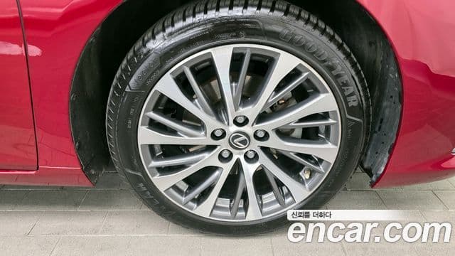 Lexus ES300h 2018 — Photo 12/20