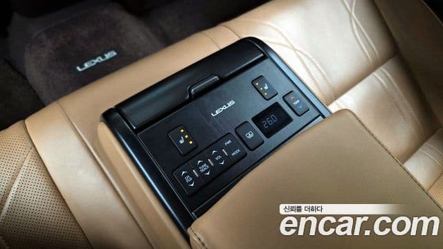 Lexus ES300h 2018 — Photo 17/20
