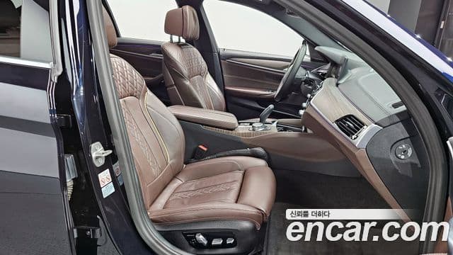 BMW 5 Series 2020 — Фото 10/20