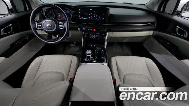 Kia Carnival 2021 — фото 7 из 20