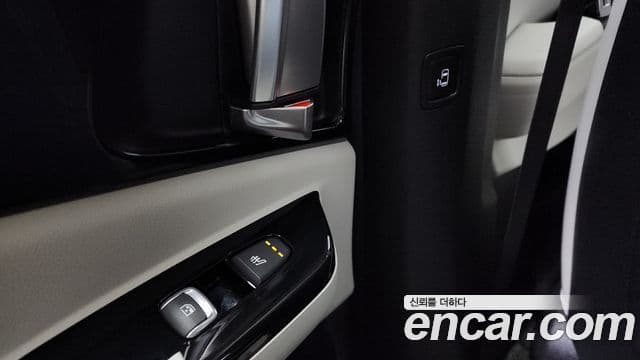 Kia Carnival 2021 — фото 18 из 20