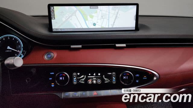Genesis GV70 2021 — ფოტო 14/20