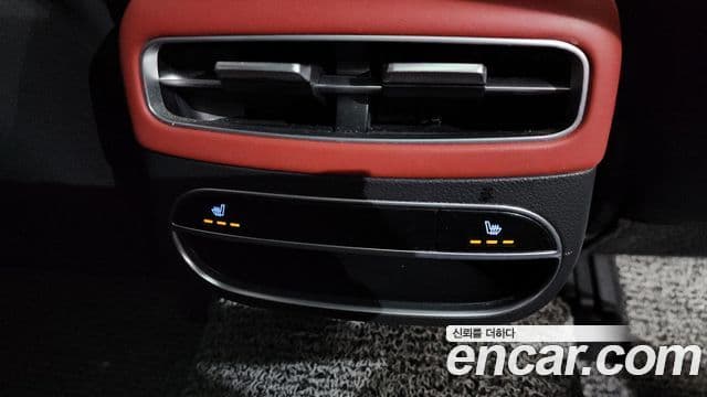 Genesis GV70 2021 — ფოტო 18/20