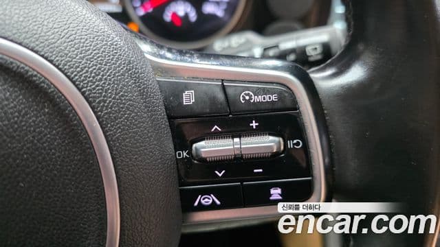Kia Carnival 2021 — ფოტო 16/20