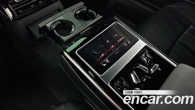 Audi A8 2021 — ფოტო 17/20