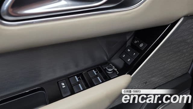 Land Rover Range Rover Velar 2018 — Photo 10/19